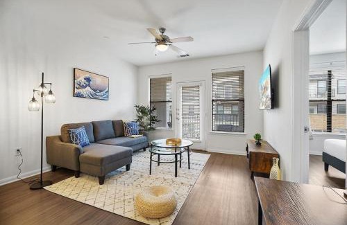 St. Edwards Apartment | Lux 1B Near Downtown