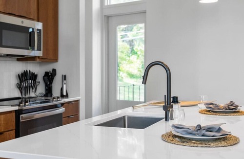 Mount Auburn Apartment | Stylish 1BR with Café & Scenic Views - Perfect Location!