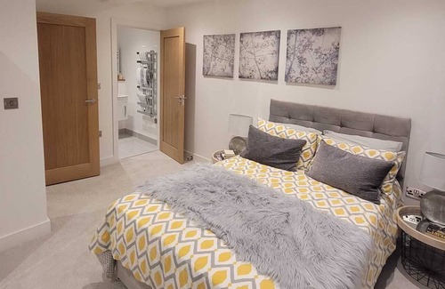 Wainscot Apartment | Lux 2 Bed Flat In The Heart Of Rochester
