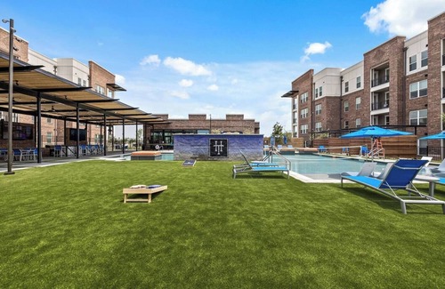 Lewisville Apartment | Lux 2 Bedroom king+twin trundle room, Pool views