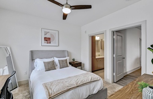 West Oak Hill Apartment | Cozy 2-Bedroom Apartment with Pool and Pet-Friendly Amenities
