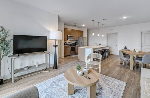 West Oak Hill Apartment | Cozy 2-Bedroom Apartment with Pool and Pet-Friendly Amenities