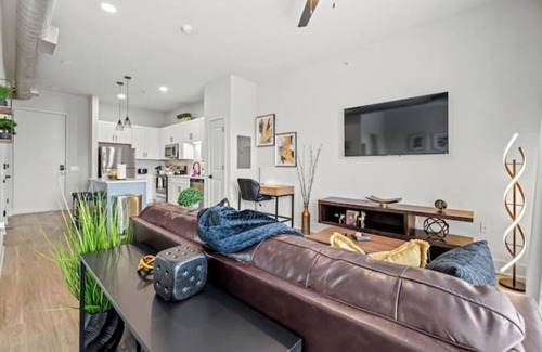 Dallas Design District Apartment | Lux 2Bed Studio Prime Location Pool Gym
