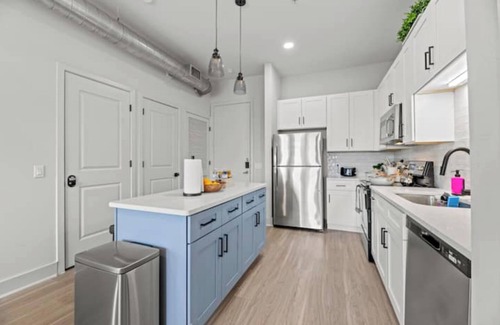 Dallas Design District Apartment | Lux 2Bed Studio Prime Location Pool Gym