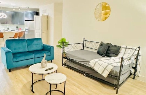 Wetmore Apartment | Lux 2BR 2Mi to Six Flags, La Cantera w/Pool & Gym