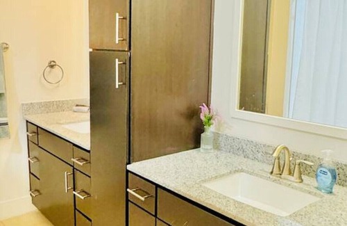 Wetmore Apartment | Lux 2BR 2Mi to Six Flags, La Cantera w/Pool & Gym