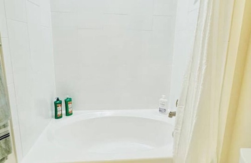 Wetmore Apartment | Lux 2BR 2Mi to Six Flags, La Cantera w/Pool & Gym
