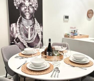 Adelaide Central Business District Apartment | Elegant 2BR Retreat on Hindmarsh SQ with Ocean View