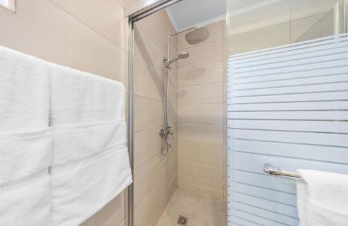 Kamay Apartment | LUX 3BR and 2BA Villa with Pool Mango Villa by Bocobay