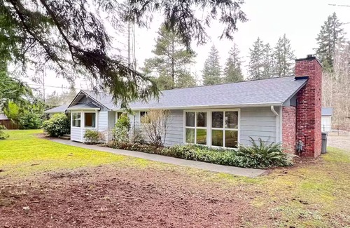 Union Hill-Novelty Hill House | Lux 3BR Home + Game Room - Wooded Escape Near Downtown Redmond