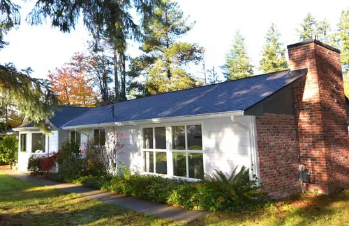 Union Hill-Novelty Hill House | Lux 3BR Home + Game Room - Wooded Escape Near Downtown Redmond