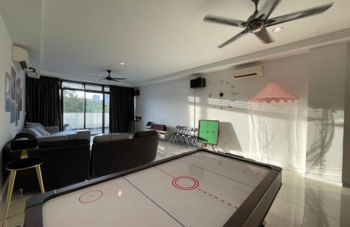 Iskandar Puteri Apartment | Stylish 3BR Hotel near Legoland with Ocean View & Pool