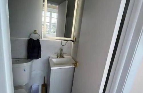 Nassau Apartment | LUX 4- Cozy 1-bed 1bath w/WiFi, AC in a beautiful neighborhood in Nassau city