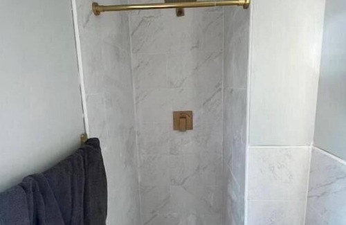 Nassau Apartment | LUX 4- Cozy 1-bed 1bath w/WiFi, AC in a beautiful neighborhood in Nassau city