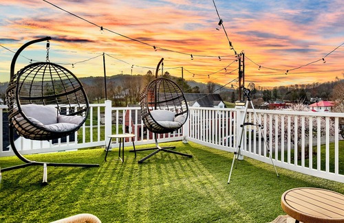 Summersville House | Inviting 4BR Home with Hot Tub & Game Room near Summersville