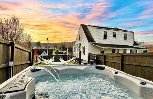 Summersville House | Inviting 4BR Home with Hot Tub & Game Room near Summersville