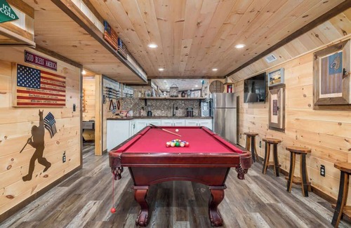Necowa Cove Cabin | Lux 5Br, Lake & Mtn View, Hot Tub, Firepit Game Rm