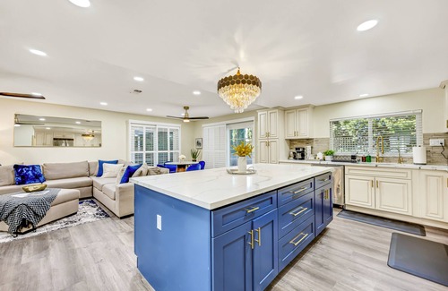 Estates at Canyon Crest House | Relaxing 5-Bedroom Retreat with Hot Tub & Breakfast Included