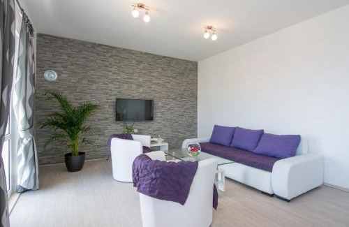 Seget Donji Apartment | Oceanfront Apartment with Breathtaking Sea Views