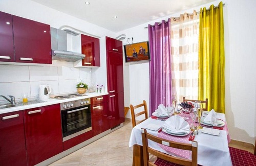 Baska Voda Apartment | Ocean View Apartment Mare: Pet-Friendly Retreat by the Sea