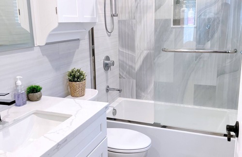 Southern Hills House | Cozy Apartment Near San Francisco with Breakfast & Kitchen