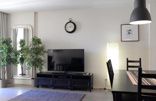 Sao Sebastiao da Pedreira Apartment | Elegant Apartment with Pool and Garage - 4-Star Retreat