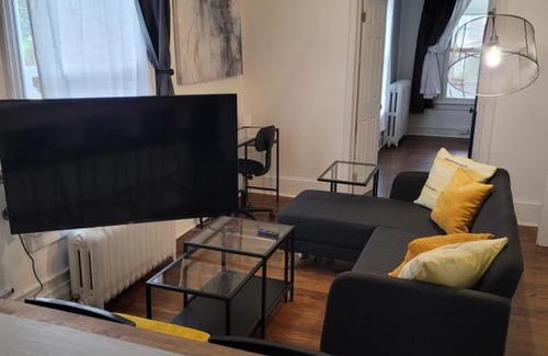 Beacon Apartment | Modern 2 BR Apartment with Free Parking & Pet-Friendly Stay