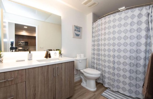 East Village Apartment | Rooftop Pool Retreat Near Petco Park and Convention Center