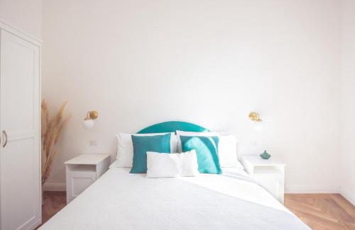 Meta Bed & Breakfast | Luxury Awaits at Lux Aurea: Rated 10/10 with Hot Tub!