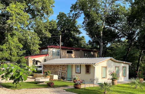 Canyon Lake Cabin | Escape to LUX Cabin on Guadalupe River with Spa Amenities