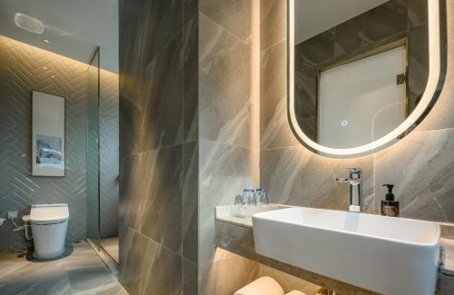 Central Business District Hotel | Pet-Friendly Lux Cabins Hotel in Shenzhen with Top Amenities