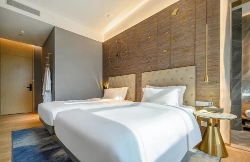 Central Business District Hotel | Pet-Friendly Lux Cabins Hotel in Shenzhen with Top Amenities