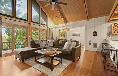 Seven Devils House | New Chalet with Breathtaking Views & Hot Tub Amenities