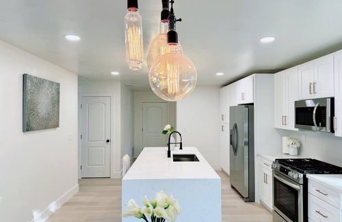 Elk Grove House | Modern Retreat in the Heart of EG with Spa & Hot Tub