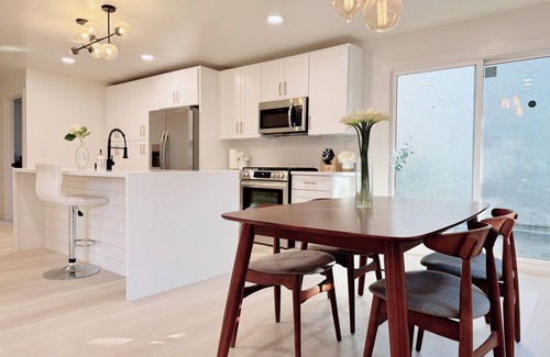 Elk Grove House | Modern Retreat in the Heart of EG with Spa & Hot Tub