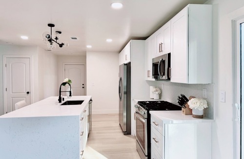 Elk Grove House | Modern Retreat in the Heart of EG with Spa & Hot Tub