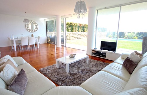 Santa Maria e Sao Miguel Villa | Lux Design Villa in Sintra