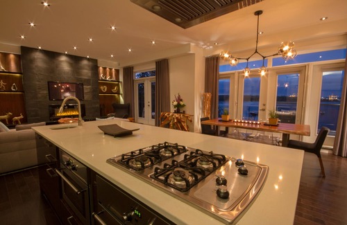 Halifax House | Elegant Waterfront Retreat with Pool & Hot Tub in HFX