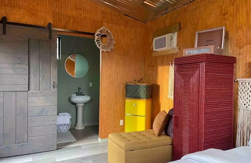 Dripping Springs Bed & Breakfast | Glamping Stargazing Retreat: EnSuite Near Downtown & Wineries