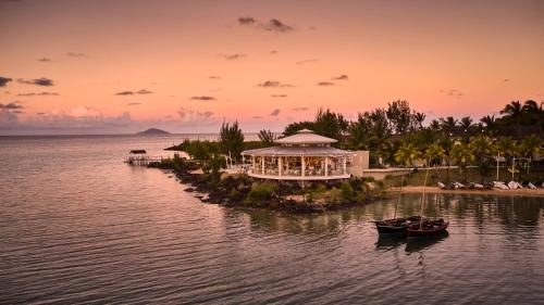 Grand Gaube Resort | Relax at LUX* Grand Gaube Resort & Villas: Beachfront Bliss