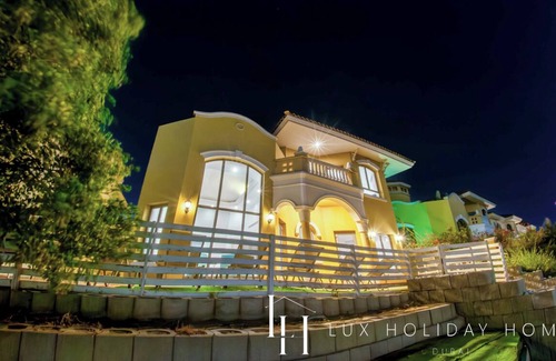 Palm Jumeirah Villa | Exquisite LUX Holiday Home - Frond E 1 with Pool & Breakfast