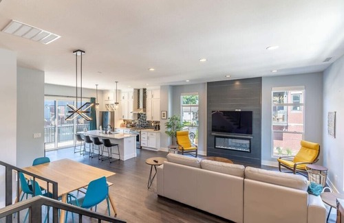 Westfield House | Guest Rated 10/10: Luxe Home Near Grand Park with Garage