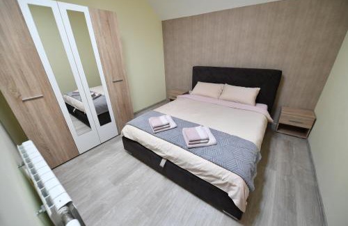 Inija Apartment | Top-Rated Hotel Lux J.S.L.T. with Hot Tub & Family Friendly