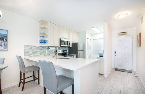 Jupiter Bay Condo | Idyllic Jupiter Bay Condo with Breathtaking Lake Views