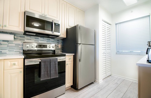 Jupiter Bay Condo | Idyllic Jupiter Bay Condo with Breathtaking Lake Views