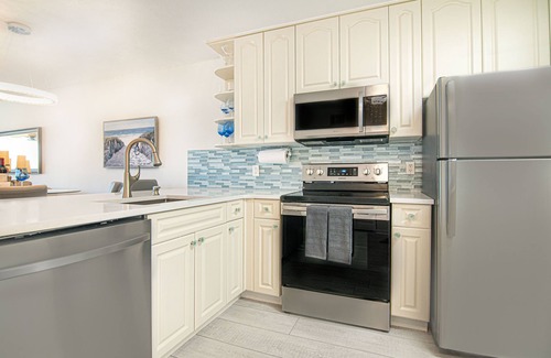 Jupiter Bay Condo | Idyllic Jupiter Bay Condo with Breathtaking Lake Views