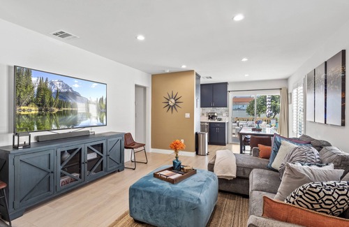Panorama City House | Indulge in LA's Relaxing Oasis with Hot Tub & Gym