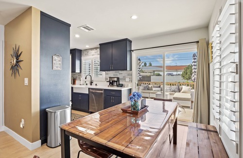Panorama City House | Indulge in LA's Relaxing Oasis with Hot Tub & Gym
