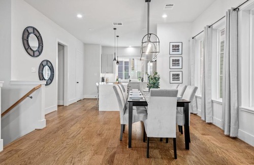 Greater East End House | Elegant East Downtown Rooftop with Private Chef & King Suite