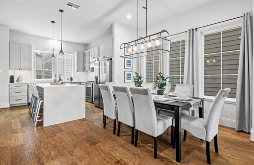 Greater East End House | Downtown Oasis: Rooftop & Chef Services Await Your Stay